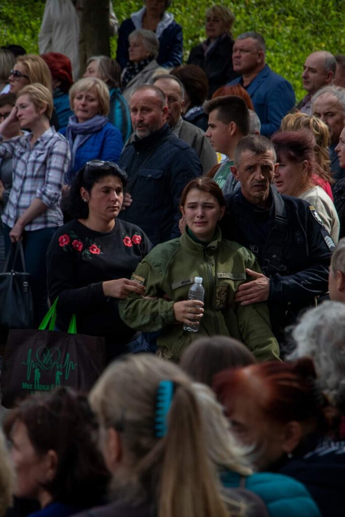 DrogMedia Трускавець велелюдно провів в останню путь 22-річного воїна Дмитра Сарновського