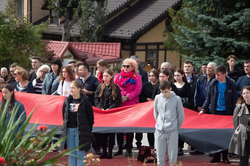 DrogMedia Трускавець велелюдно провів в останню путь 22-річного воїна Дмитра Сарновського