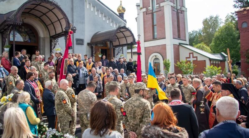 DrogMedia Трускавець велелюдно провів в останню путь 22-річного воїна Дмитра Сарновського