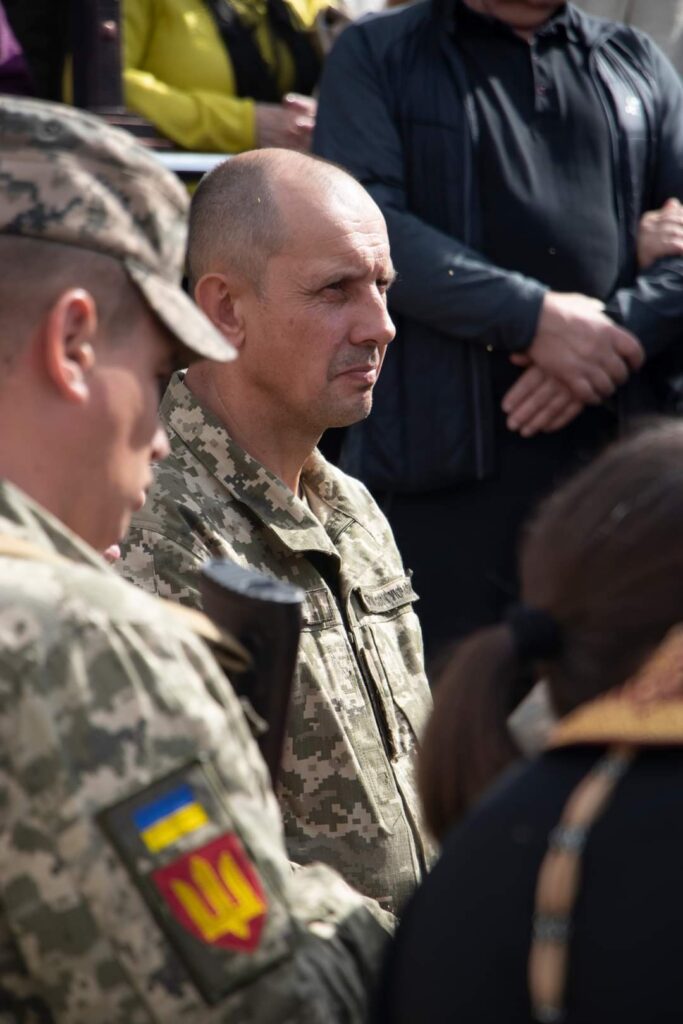 Трускавець велелюдно провів в останню путь 22-річного воїна Дмитра Сарновського 20 DrogMedia Трускавець велелюдно провів в останню путь 22-річного воїна Дмитра Сарновського