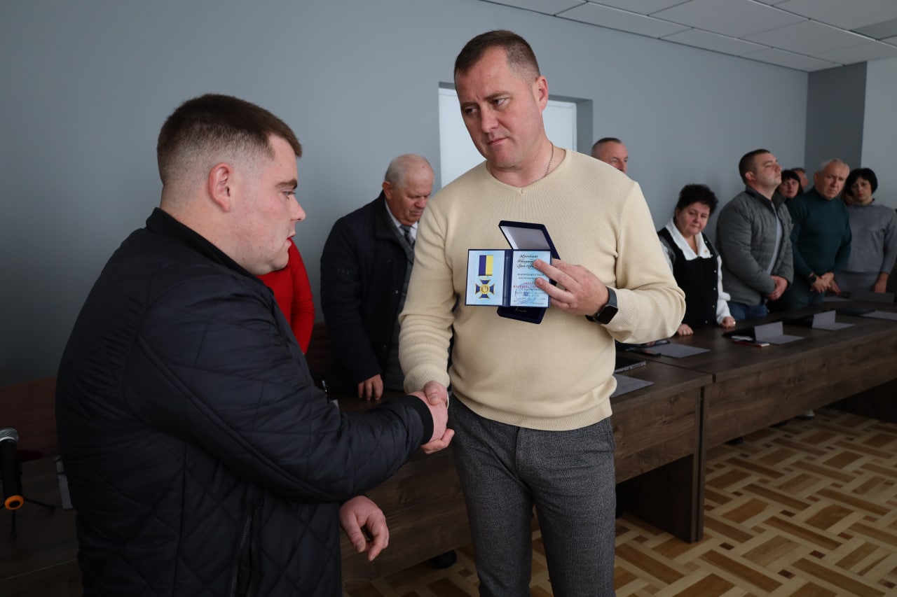 Героя Тараса Костика нагородили медаллю "Хрест Патріота України" посмертно 2 DrogMedia Героя Тараса Костика нагородили медаллю "Хрест Патріота України" посмертно