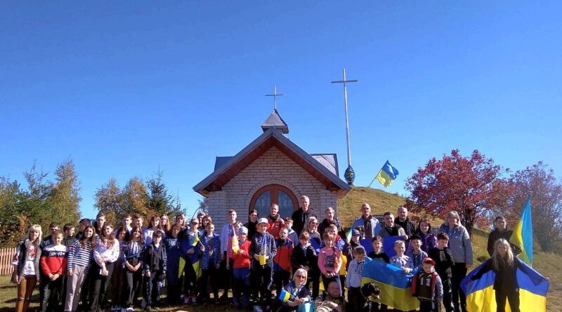 DrogMedia Трускавецькі учні вшанували пам’ять упівців сходженням на гору Бренів