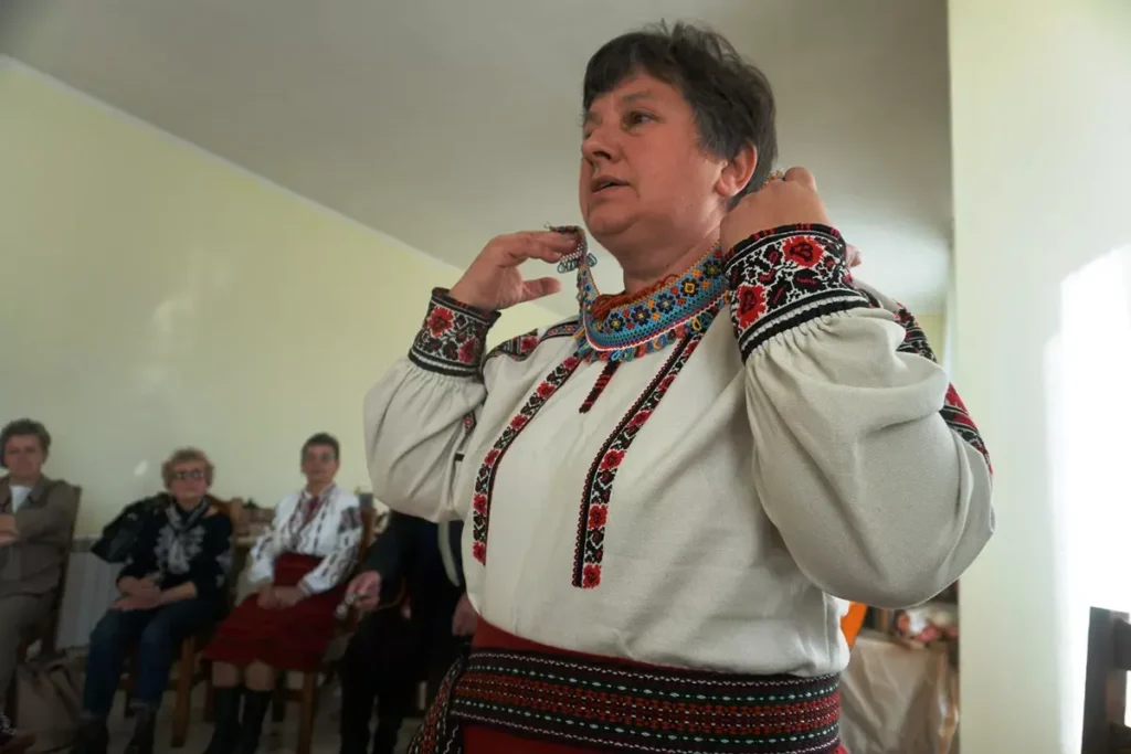 у Дворі, вишивка, майстер-клас