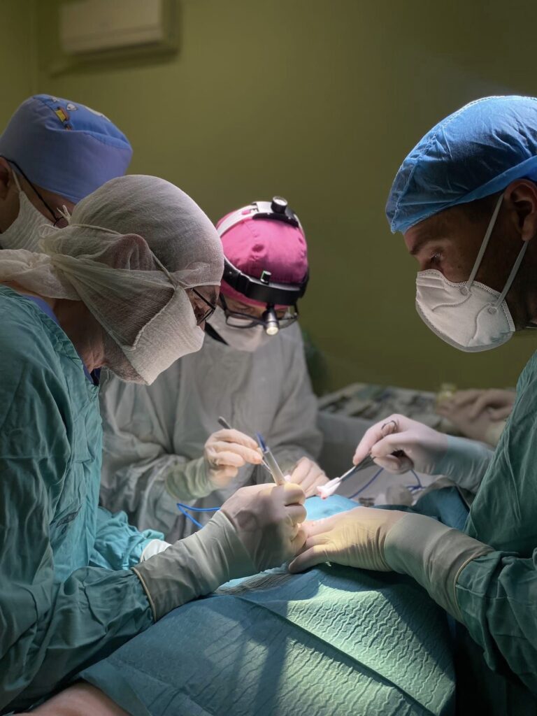 Дівчині з Борислава львівські хірурги відновили ніс із хрящової тканини ребра 2 DrogMedia Дівчині з Борислава львівські хірурги відновили ніс із хрящової тканини ребра