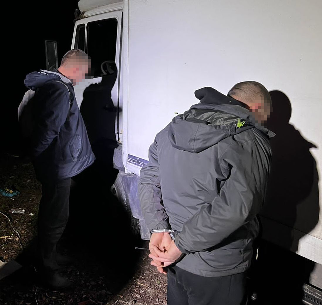 DrogMedia На Дрогобиччині затримали трьох чоловіків за крадіжку 5 т пального з нафтопроводу