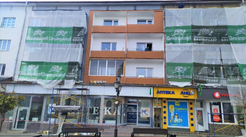 DrogMedia У Дрогобичі оновлюють фасади будинків на центральній площі