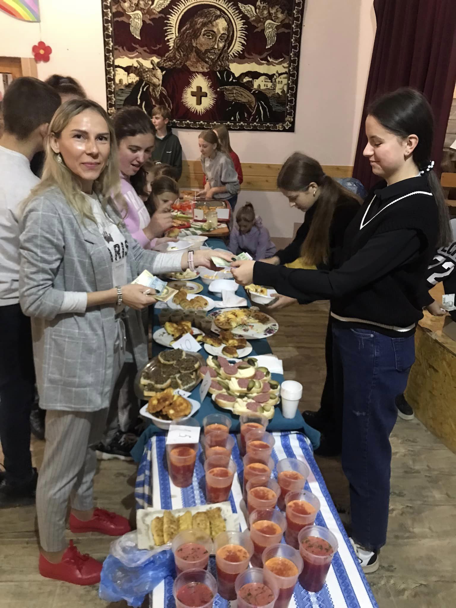 Учні із 4 шкіл Східницької громади зібрали на ярмарках для ЗСУ понад 50 тис.грн. 2 DrogMedia Учні із 4 шкіл Східницької громади зібрали на ярмарках для ЗСУ понад 50 тис.грн.