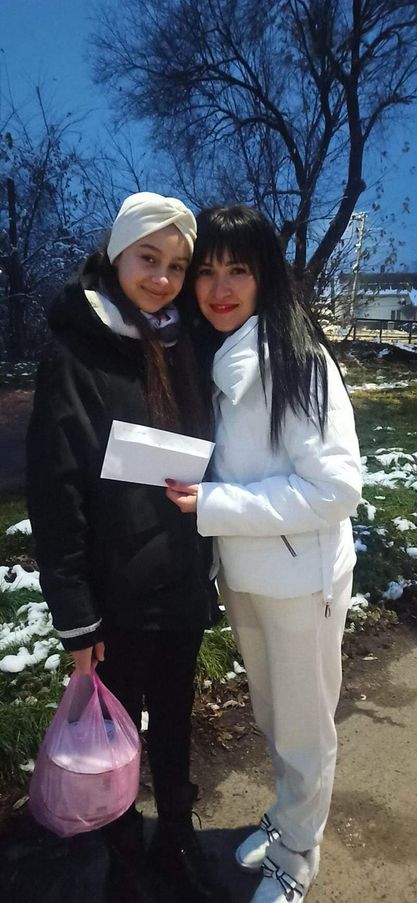 DrogMedia Юна художниця з Дрогобича Анастасія Івахів передала 5000 грн на потреби ЗСУ