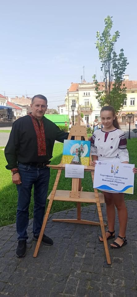 DrogMedia Юна художниця з Дрогобича Анастасія Івахів передала 5000 грн на потреби ЗСУ