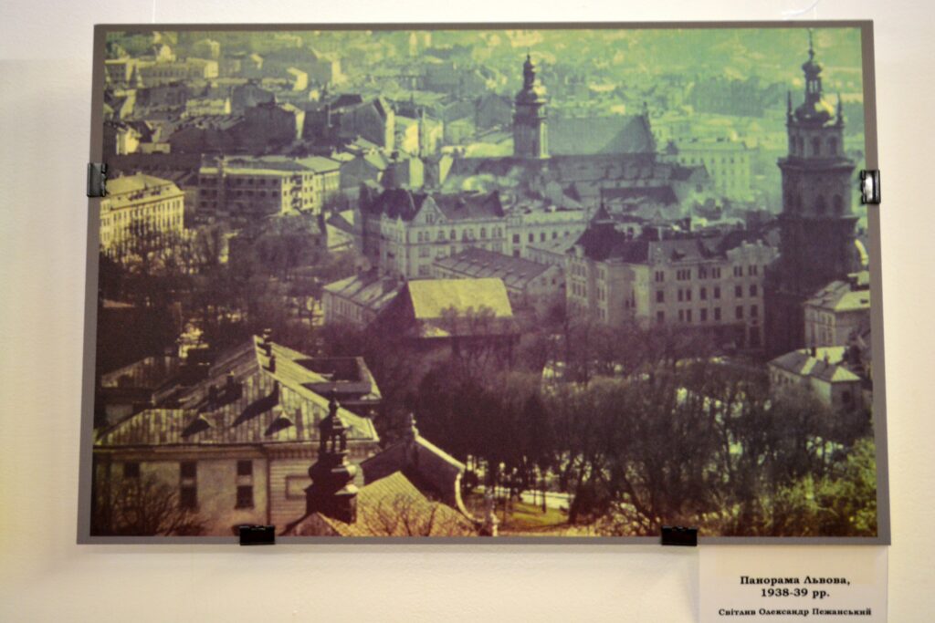 DrogMedia У музеї Івана Франка в Нагуєвичах презентували виставку кольорових світлин Олександра Пежанського «Перший колір»