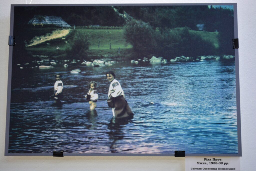 DrogMedia У музеї Івана Франка в Нагуєвичах презентували виставку кольорових світлин Олександра Пежанського «Перший колір»