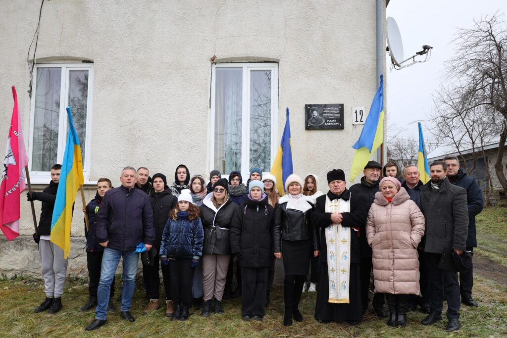 У Бориславі відкрили меморіальну дошку видатному уродженцю Тустанович Роману Дашкевичу 3 DrogMedia У Бориславі відкрили меморіальну дошку видатному уродженцю Тустанович Роману Дашкевичу