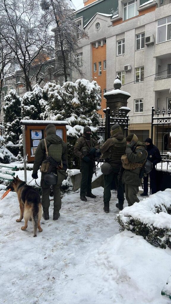 DrogMedia СБУ прийшла до кафедрального собору УПЦ МП у Львові
