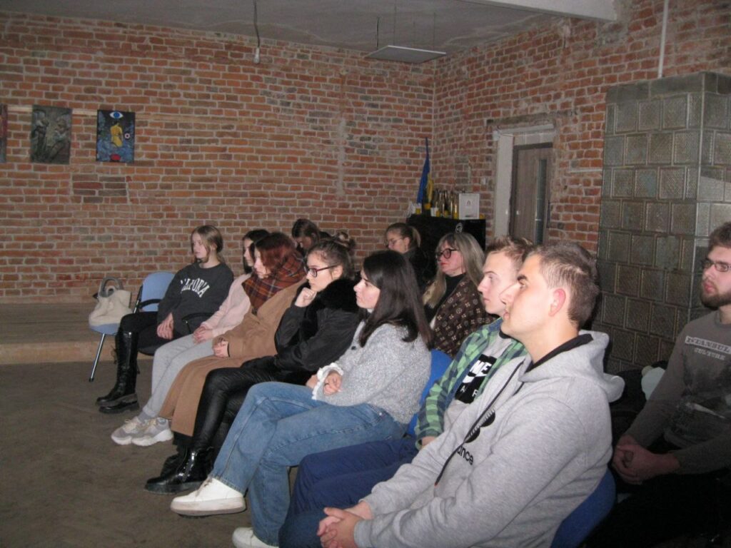 DrogMedia У Дрогобичі відбувся навчальний проєкт для молоді "Історична Рада"