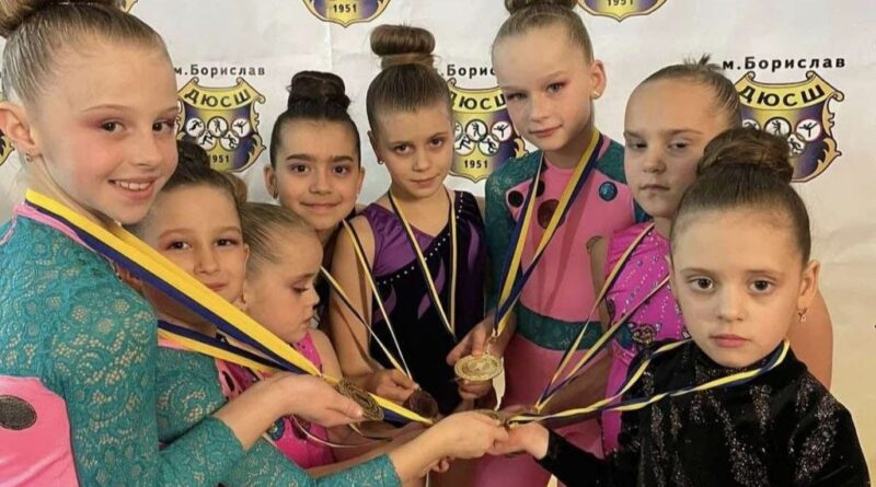 DrogMedia У Бориславі відбувся регіональний турнір зі спортивної акробатики пам’яті Олени Шутяк