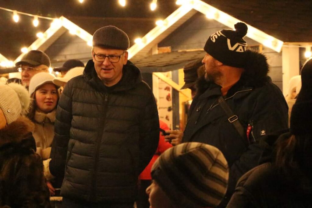 DrogMedia У Трускавці урочисто відкрили хатинку Св.Миколая. ФОТО