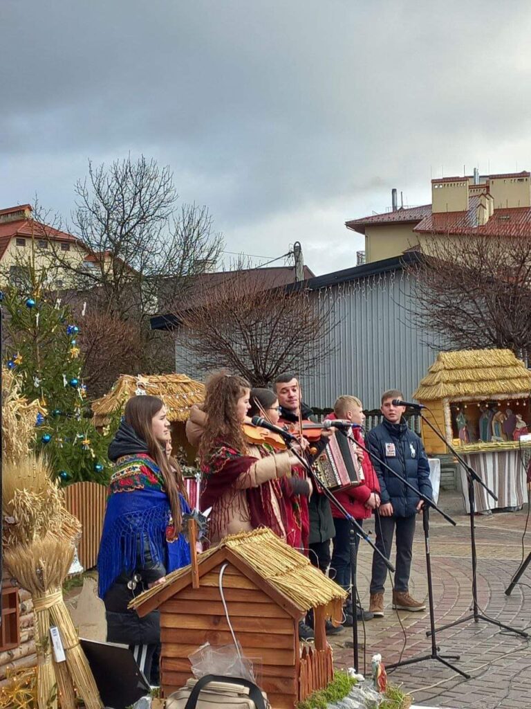DrogMedia У Східниці вперше відбулась виставка Різдвяних шопок з усієї громади. ФОТО