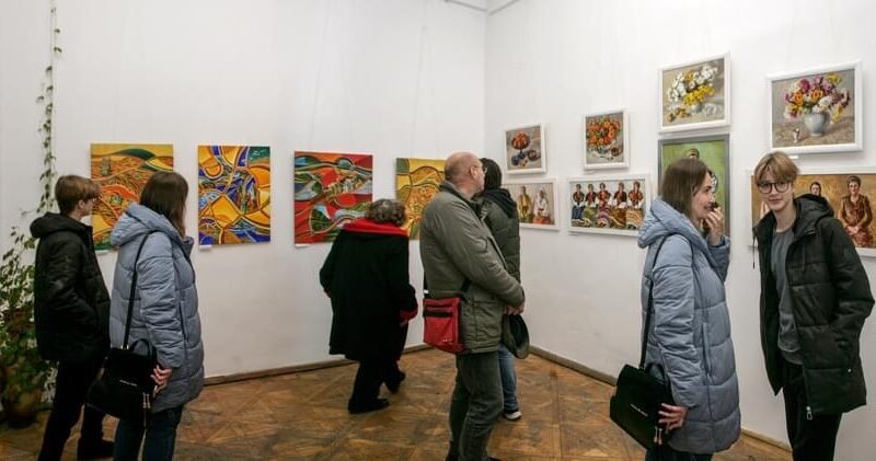 DrogMedia Дрогобичан запрошують на виставку "На межі можливого" художниці Ірини Гресик