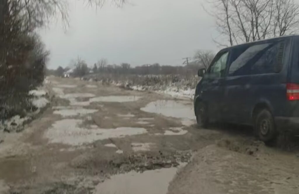 DrogMedia Вулиця Б.Хмельницького в Дрогобичі стала викликом для водіїв. ФОТО