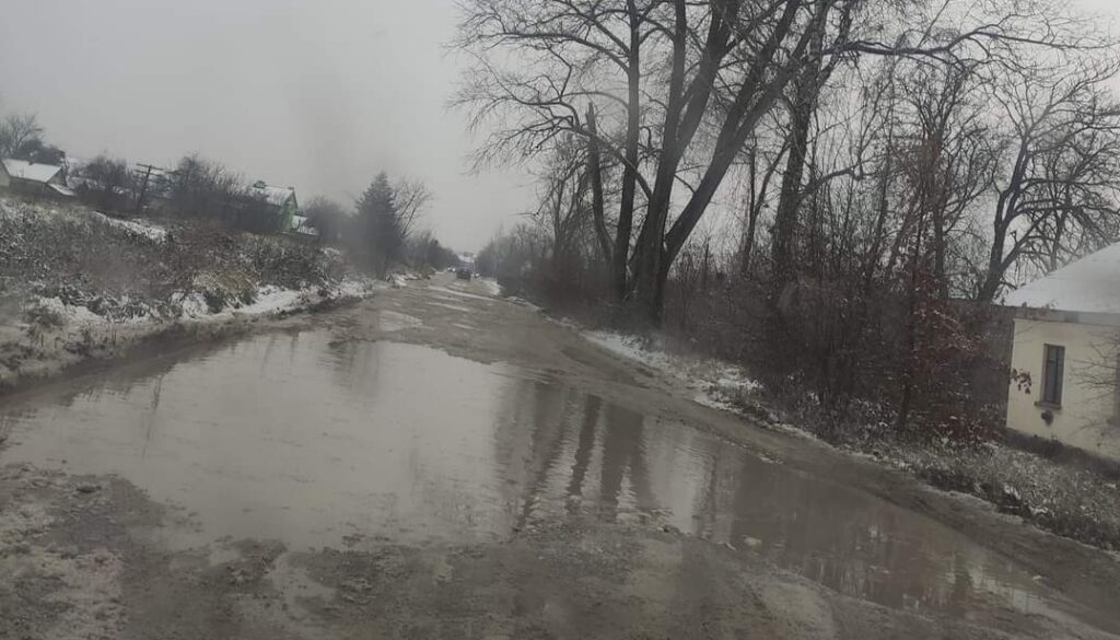 DrogMedia Вулиця Б.Хмельницького в Дрогобичі стала викликом для водіїв. ФОТО