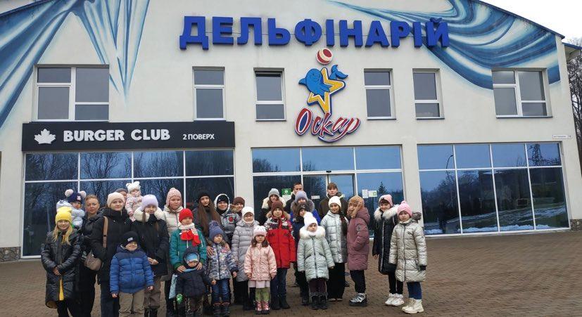 DrogMedia У Дрогобичі для дітей захисників організували поїздку в дельфінарій