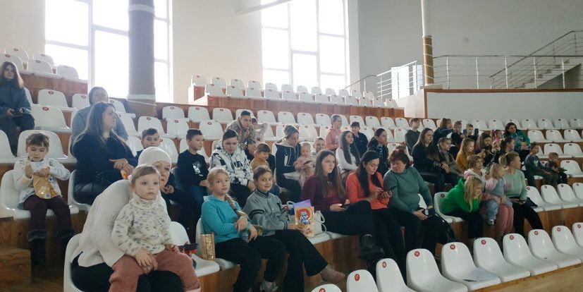 DrogMedia У Дрогобичі для дітей захисників організували поїздку в дельфінарій