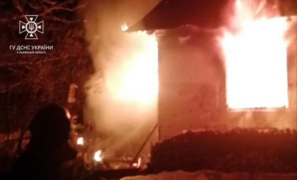 У Бориславі горів житловий будинок 2 DrogMedia У Бориславі горів житловий будинок