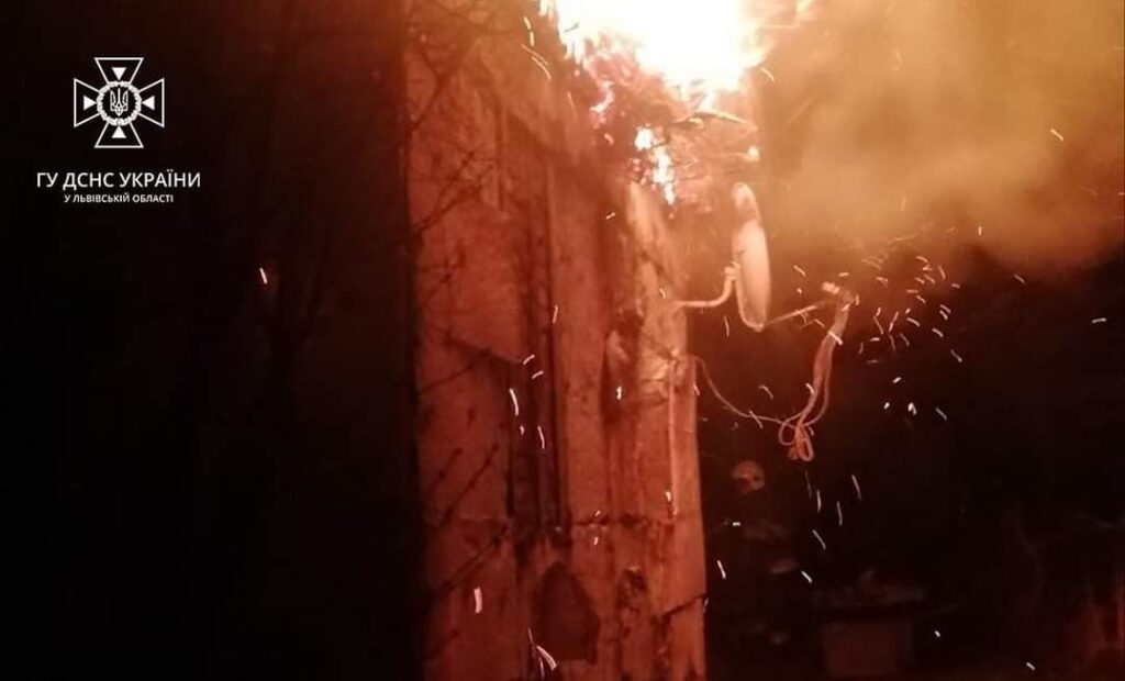 У Бориславі горів житловий будинок 3 DrogMedia У Бориславі горів житловий будинок