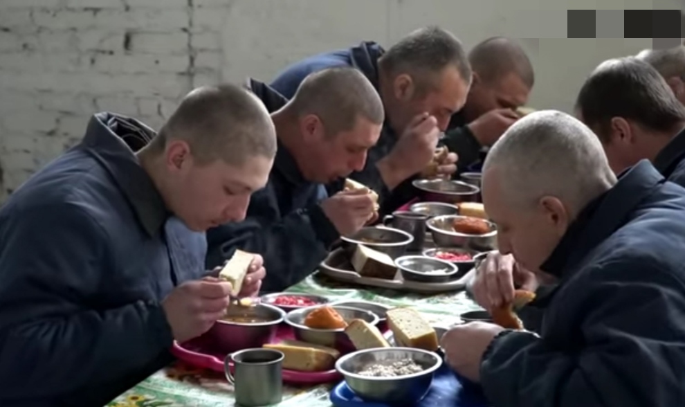 У таборі для військовополонених на Львівщині окупантам організували на Святвечір кутю і пампухи 6 DrogMedia У таборі для військовополонених на Львівщині окупантам організували на Святвечір кутю і пампухи