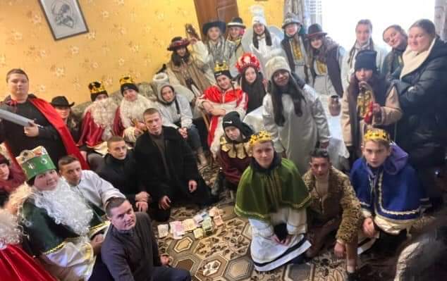 DrogMedia Вертепи із Старого Кропивника пожертвували 10 000 грн для ЗСУ