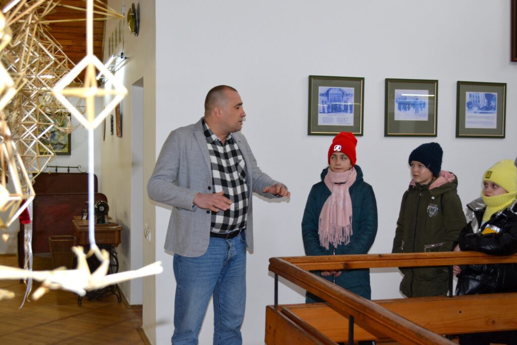 DrogMedia У Музеї Франка відкрили виставку солом'яних «павуків» авторства Галини Данило. ФОТО