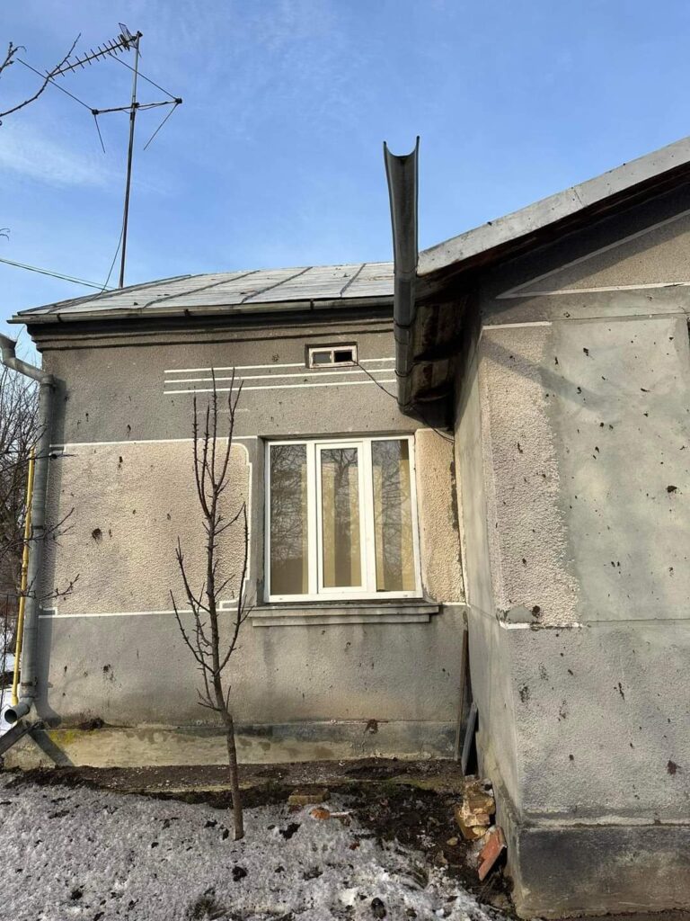 DrogMedia На Золочівщині ракета окупантів впала біля автобусної зупинки. ФОТО