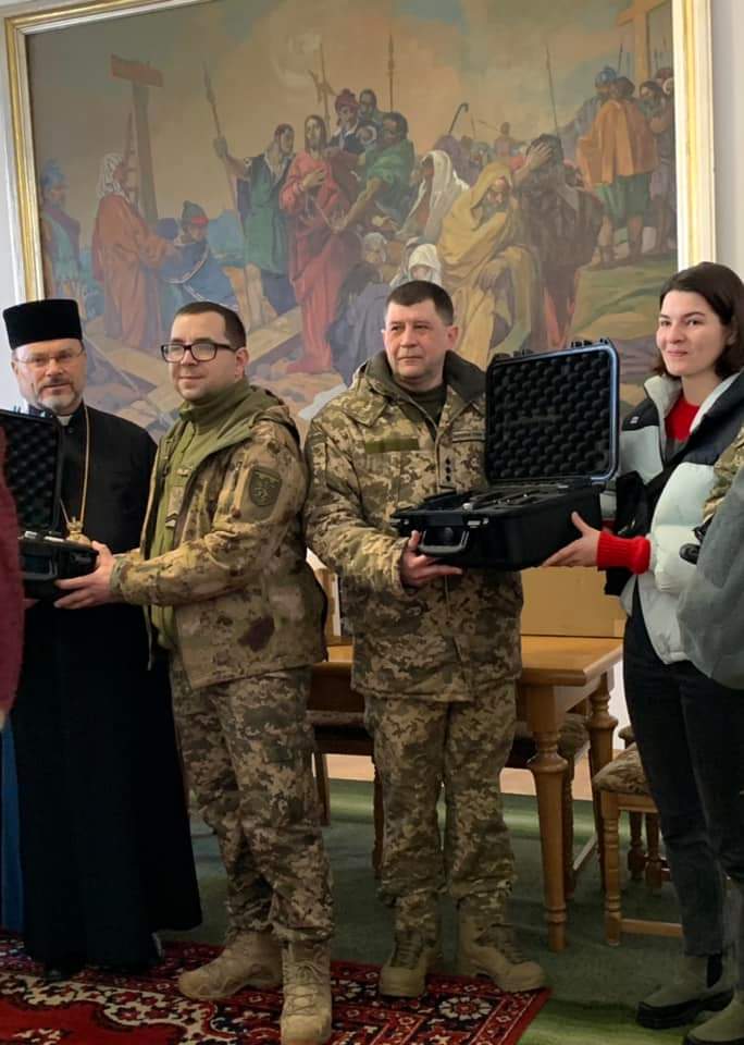DrogMedia Дрогобицькі волонтери за підтримки отців УГКЦ зібрали 1 млн 75 тис грн на придбання дронів для 67 ОБТрО