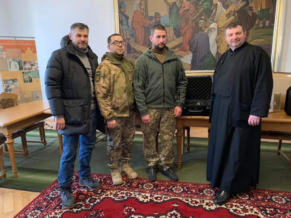 DrogMedia Дрогобицькі волонтери за підтримки отців УГКЦ зібрали 1 млн 75 тис грн на придбання дронів для 67 ОБТрО