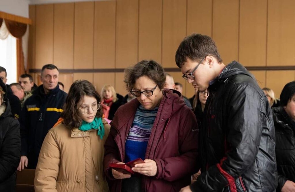 DrogMedia У Дрогобицькій РВА вручили державні нагороди (посмертно) Героям з Дрогобиччини