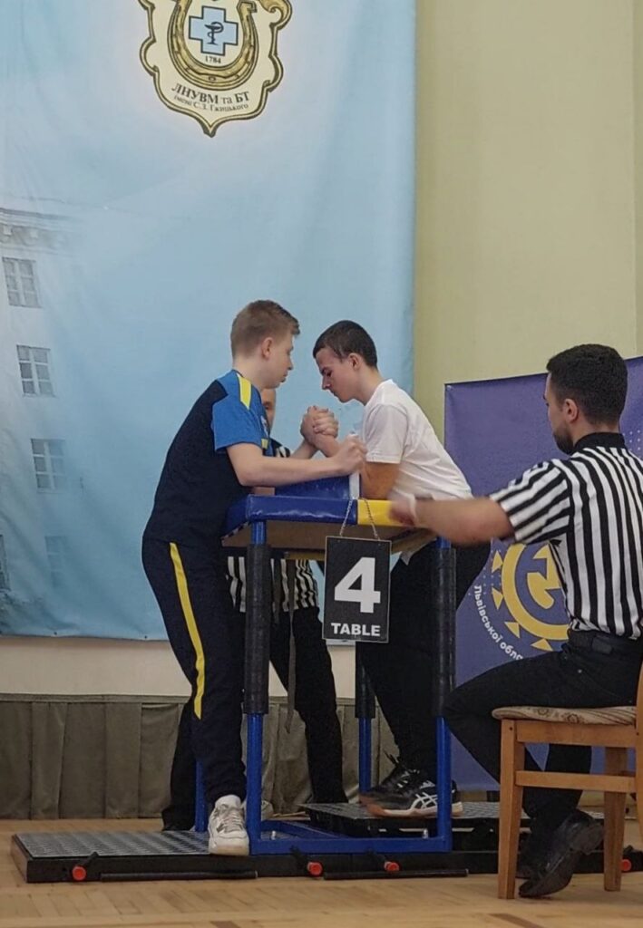DrogMedia Юні спортсмени Східницької громади вибороли 6 нагород на чемпіонаті області за армреслінгу. ФОТО