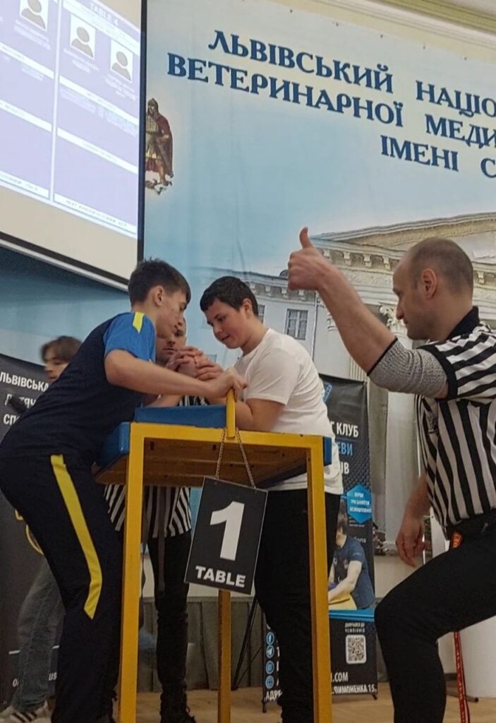 DrogMedia Юні спортсмени Східницької громади вибороли 6 нагород на чемпіонаті області за армреслінгу. ФОТО