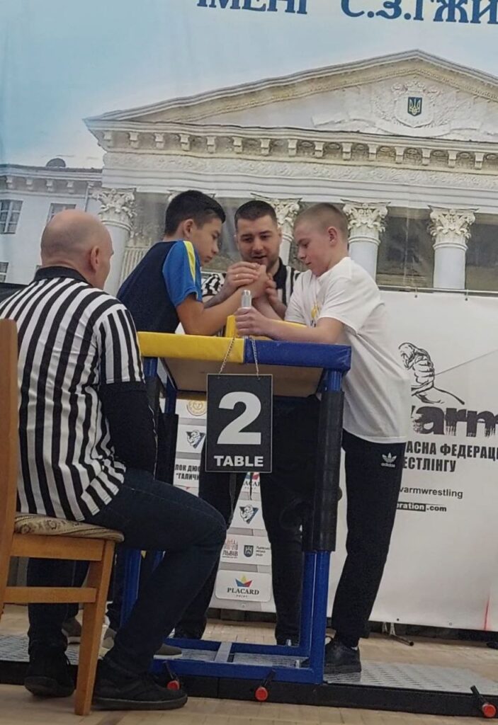 DrogMedia Юні спортсмени Східницької громади вибороли 6 нагород на чемпіонаті області за армреслінгу. ФОТО