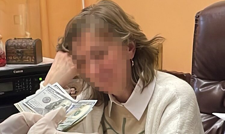 DrogMedia На Львівщині правоохоронці викрили лікарів, які вимагали хабар 4000 доларів у військовослужбовця