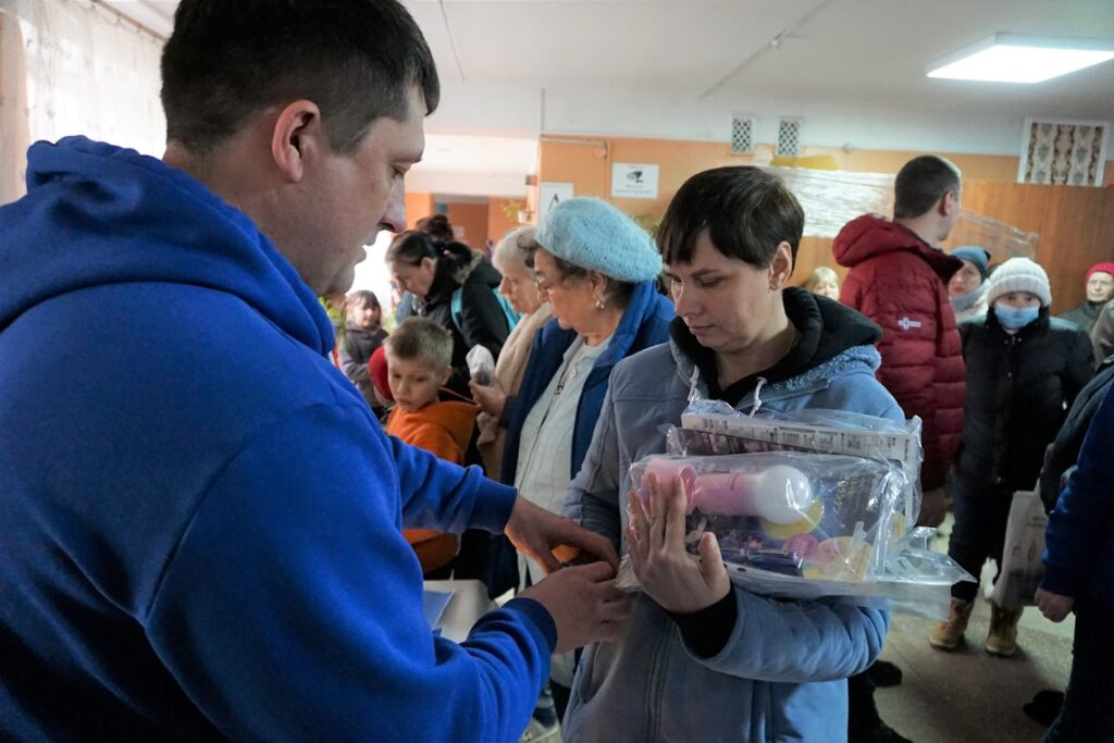 Японське світло для українців: БФ “Право на захист” привіз для ВПО в Дрогобичі ліхтарі Panasonic 4 DrogMedia Японське світло для українців: БФ “Право на захист” привіз для ВПО в Дрогобичі ліхтарі Panasonic