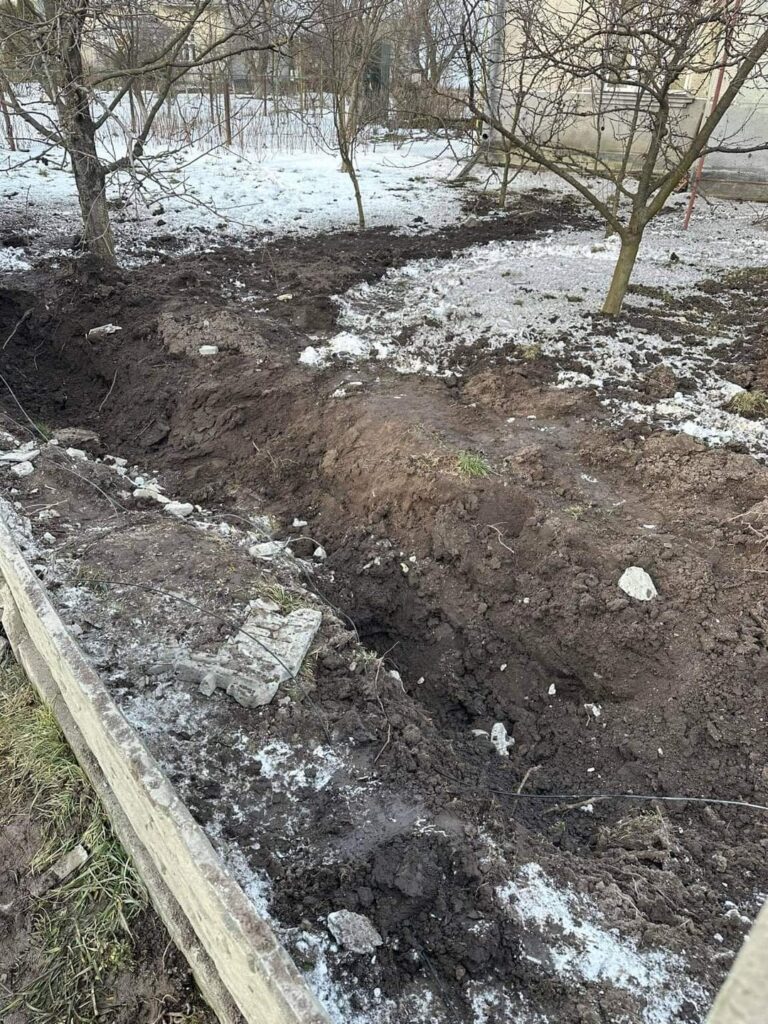 DrogMedia На Золочівщині ракета окупантів впала біля автобусної зупинки. ФОТО