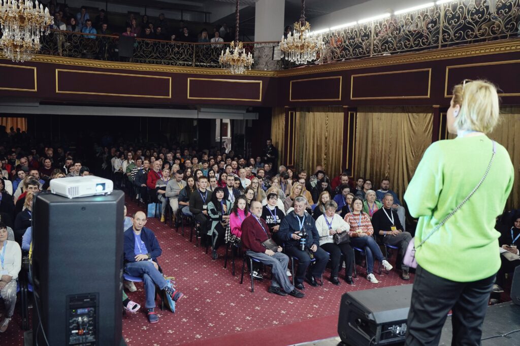 DrogMedia Майже 600 волонтерів з п’яти країн зібралися на конференції в Трускавці. ФОТО