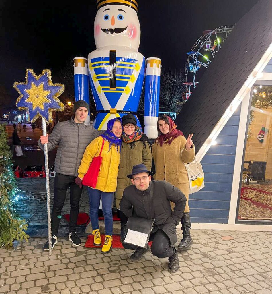 DrogMedia Дитячий парламент спільно із Братством УПА в Дрогобичі наколядували 33,6 тис. грн. для ЗСУ