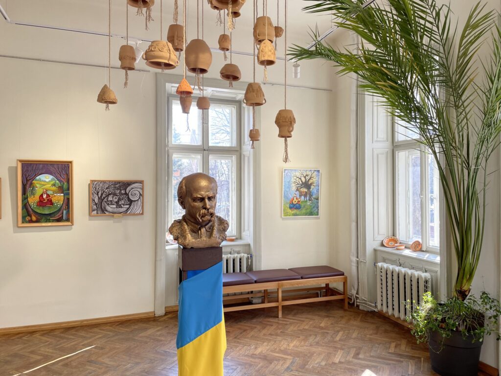 У дрогобицькій галереї сучасного мистецтва експонують виставку «Трійця з нами» 3 DrogMedia У дрогобицькій галереї сучасного мистецтва експонують виставку «Трійця з нами»