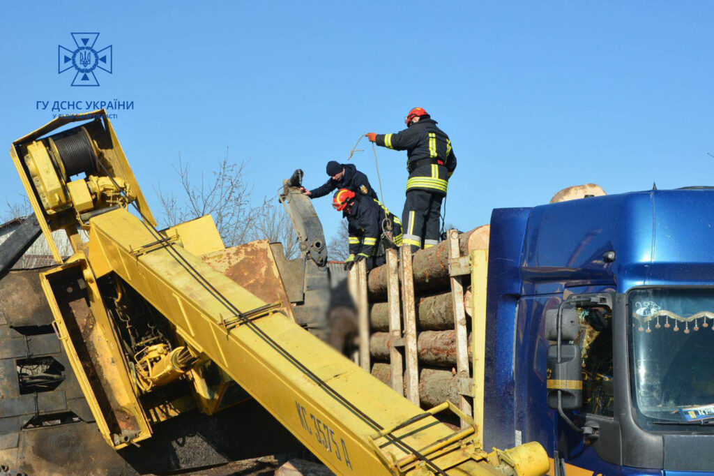 DrogMedia У Дрогобичі чоловіка на смерть затисло автокраном