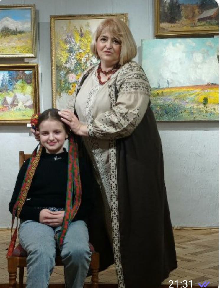 DrogMedia Символ жіночності: у Бориславі провели майстер-клас з хусткування