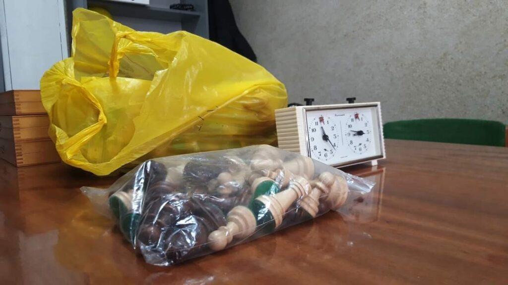 Школярі Опаки отримали комплекти шахів та шахівниць від Дрогобицького клубу "Софія" 4 DrogMedia Школярі Опаки отримали комплекти шахів та шахівниць від Дрогобицького клубу "Софія"