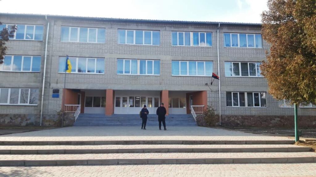 Школярі Опаки отримали комплекти шахів та шахівниць від Дрогобицького клубу "Софія" 7 DrogMedia Школярі Опаки отримали комплекти шахів та шахівниць від Дрогобицького клубу "Софія"