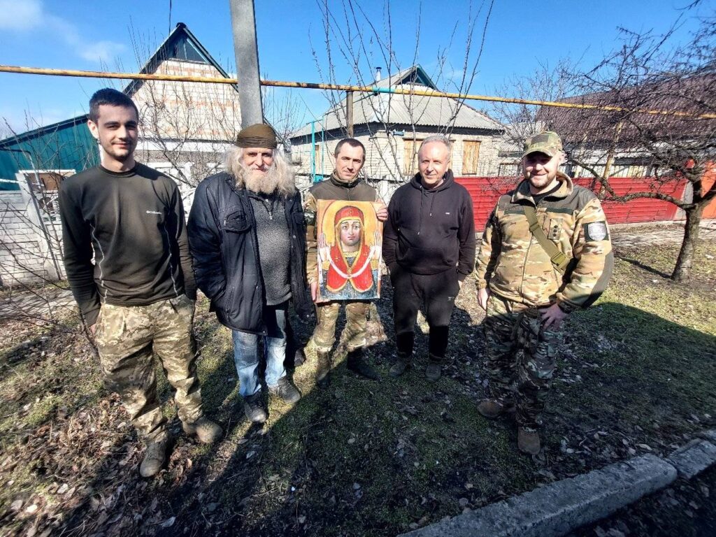 Лев Скоп: "Мої ікони воїни розхапують і питають ще, тож я малюю безперестанку" 9 DrogMedia Лев Скоп: "Мої ікони воїни розхапують і питають ще, тож я малюю безперестанку"