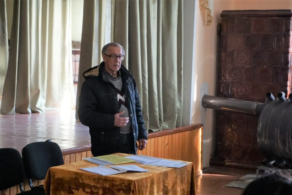 Мешканці Опаки через громадські слухання звернулися до влади, щоб відтермінувати закриття 10 класу